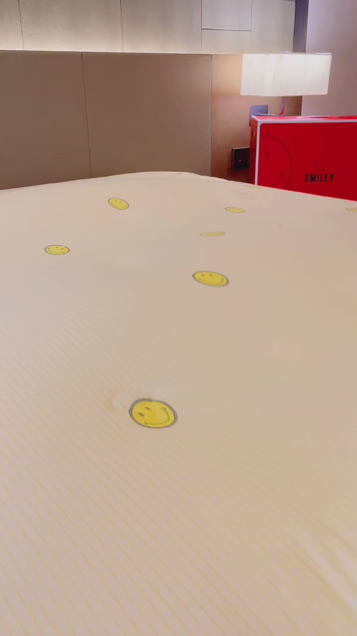 SMILEY Skin-Friendly Antibacterial Quilt