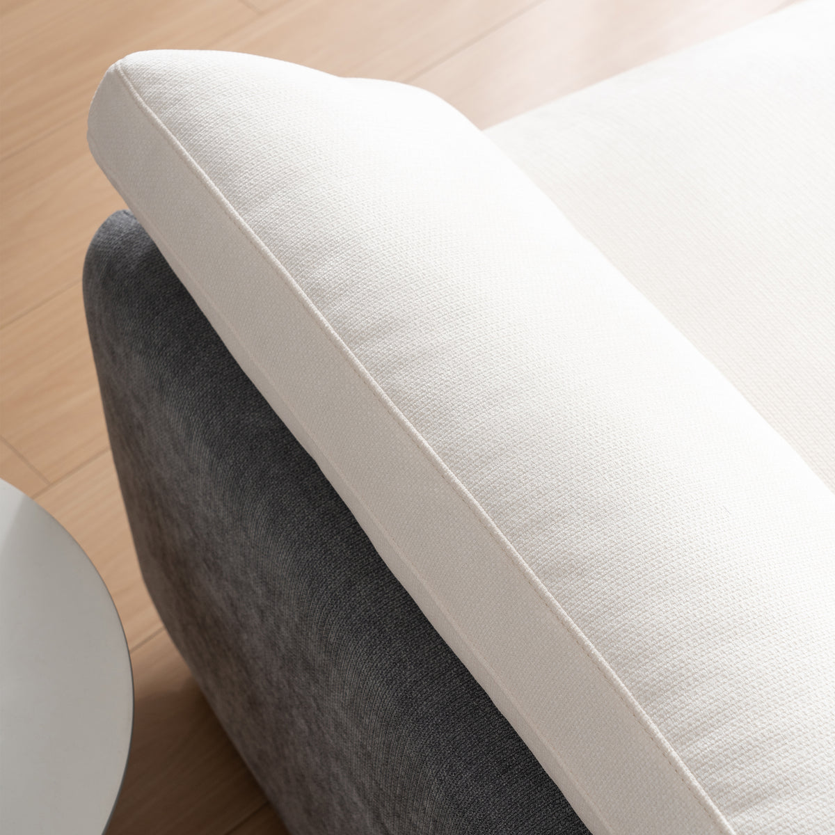 PopNest Armchair – Oversized Lounge Chair with Pillows