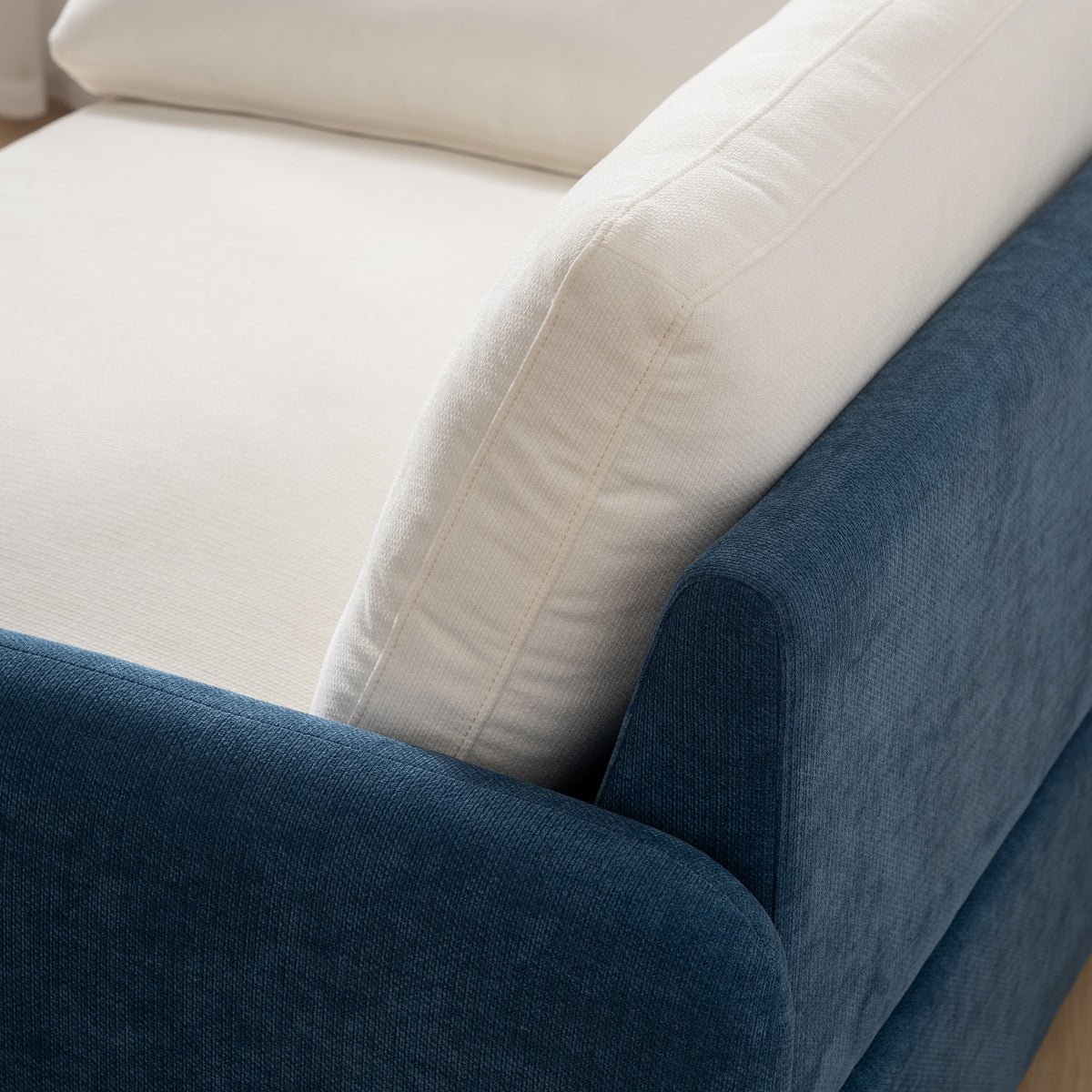 PopNest Armchair – Oversized Lounge Chair with Pillows
